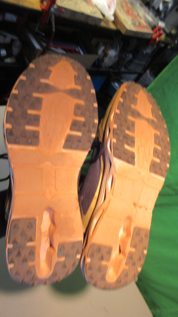 Load image into Gallery viewer, Used BoomBah Size 12 Turf Cleats
