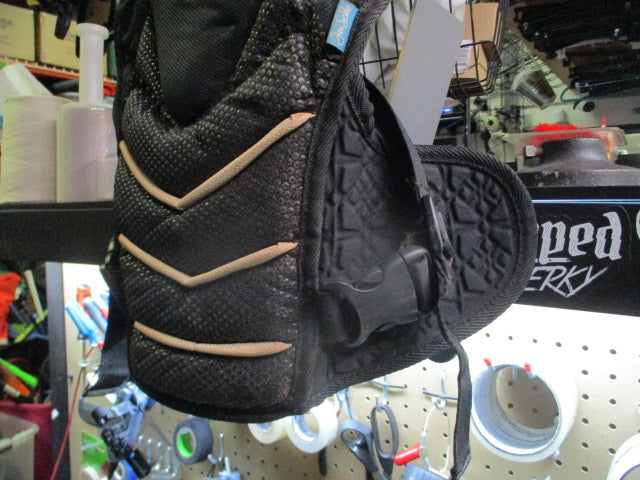 Load image into Gallery viewer, Used Easton X Jen Schro Catchers Chest Protector - Size Medium

