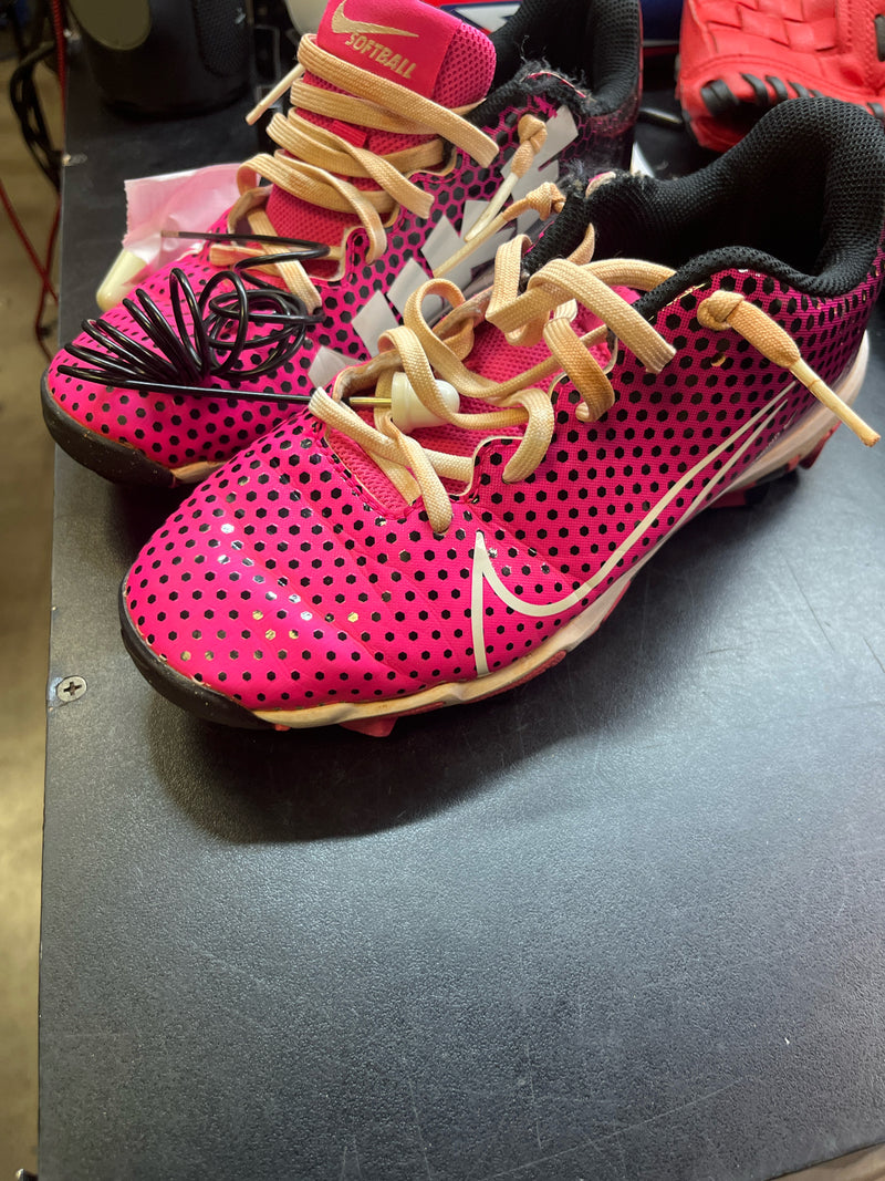 Load image into Gallery viewer, USED PINK NIKE BASEBALL CLEATS SIZE 4.5
