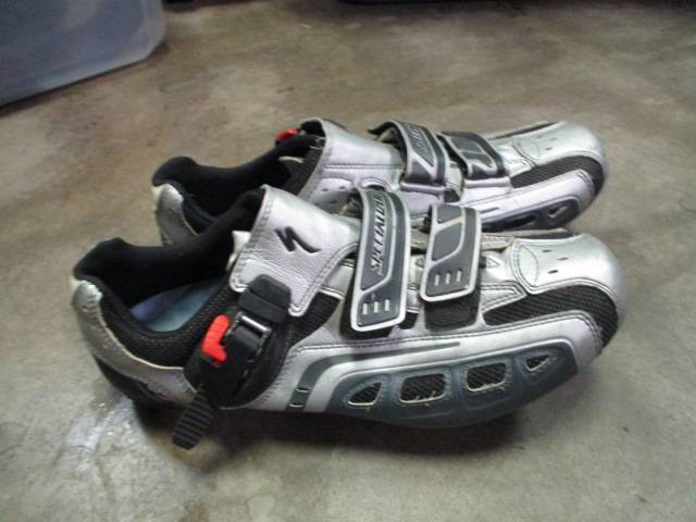Load image into Gallery viewer, Used Specialized Cycling Shoes Size 10.5
