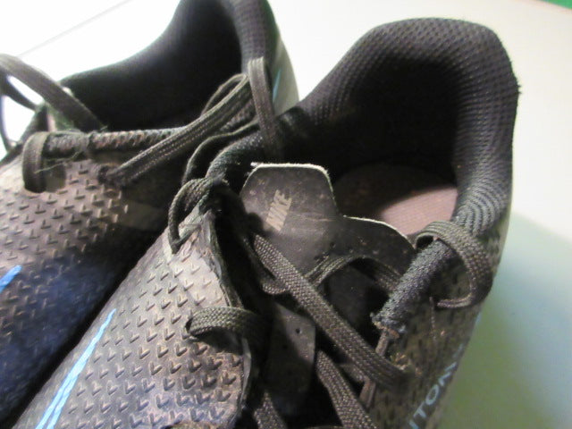 Load image into Gallery viewer, Used Nike Phantom Youth Size 5 Soccer Cleats
