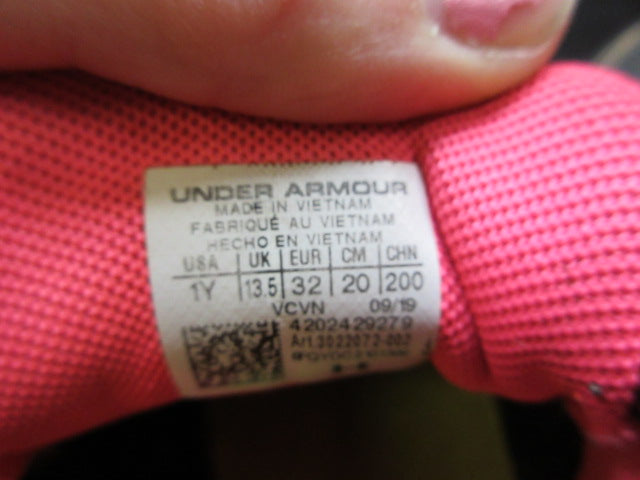Load image into Gallery viewer, Used Under Armour Leadoff Low RM Jr.Softball Cleats - Size Youth 1
