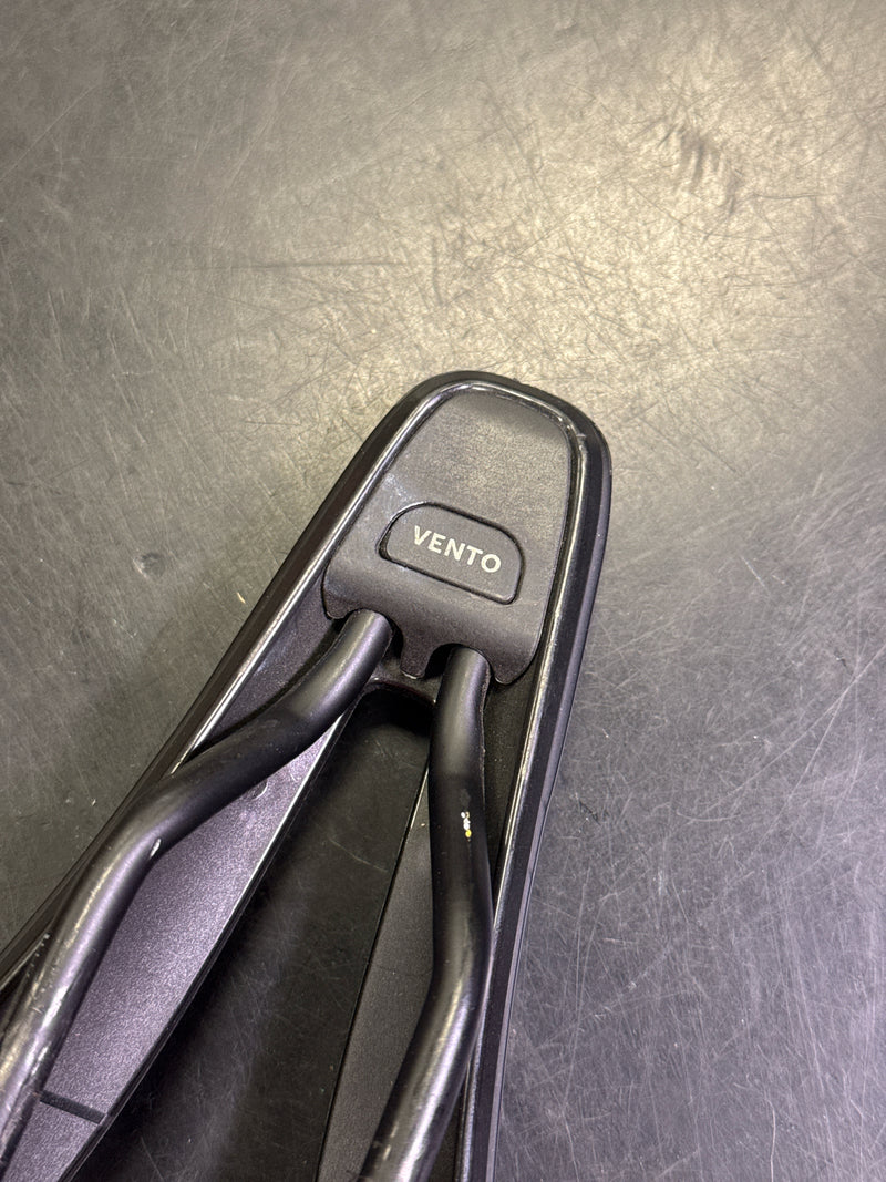 Load image into Gallery viewer, Used Fi'zi:k Vento Argo R3 Short Nose Carbon Rail Cycling Saddle 75 x 140mm
