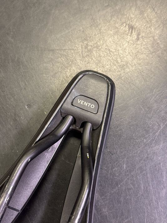 Used Fi'zi:k Vento Argo R3 Short Nose Carbon Rail Cycling Saddle 75 x 140mm