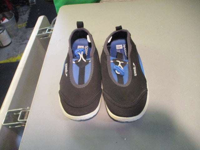 Load image into Gallery viewer, Used Speedo Junior Small Water Shoes
