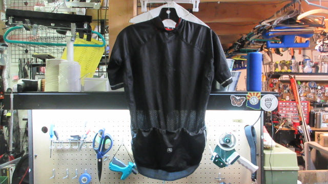 Load image into Gallery viewer, Used Giordana Cycling Shirt - Size Medium
