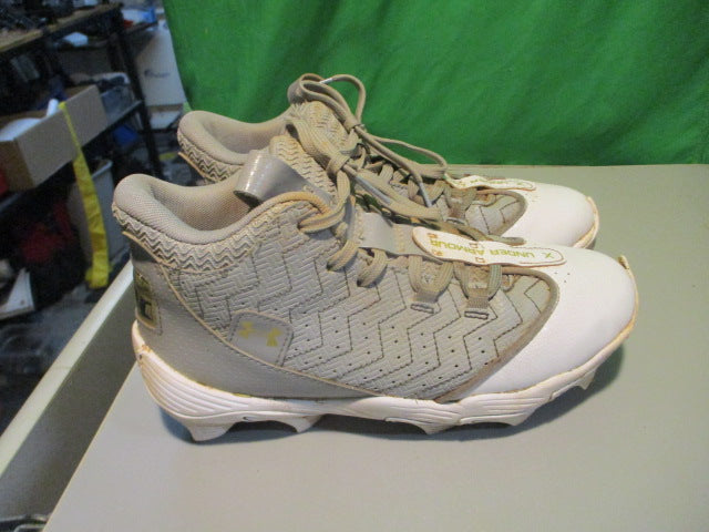 Load image into Gallery viewer, Used Under Armour BH Show Size Youth 5.5 Cleats
