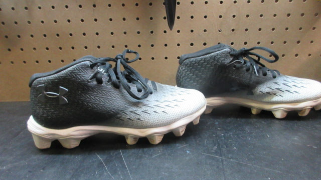 Load image into Gallery viewer, Used Under Armour Spotlight Franchise 4.0 RM Football Cleats - Size Youth 4.5
