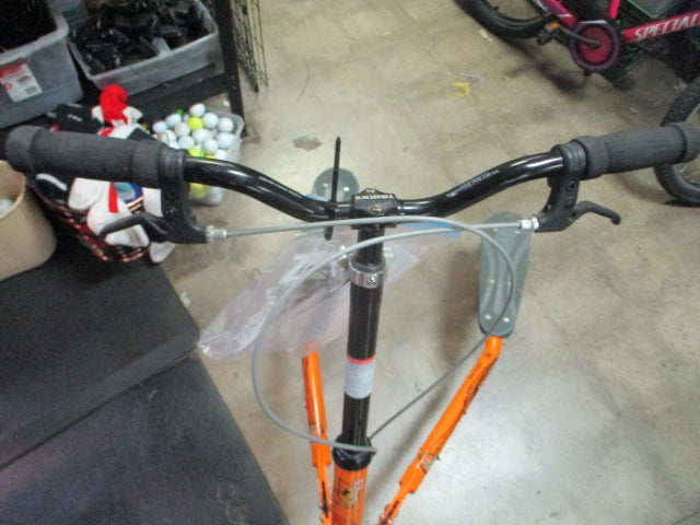 Load image into Gallery viewer, Used T67 CS TRIKKE 3 Wheeled Scooter
