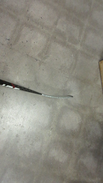 Load image into Gallery viewer, Used Bauer Vapor Apex 63&quot; Hockey Stick - RH - small tip wear
