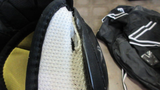Load image into Gallery viewer, Used CCM Tacks Shin Guards Youth Size 13&quot; - wear

