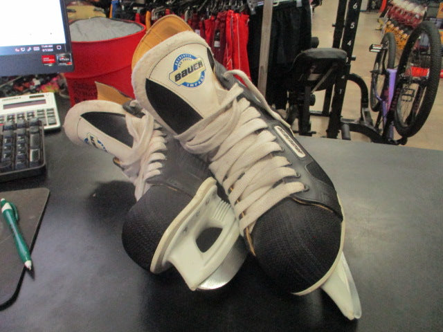 Load image into Gallery viewer, used bauer ice hockey skates size unknow
