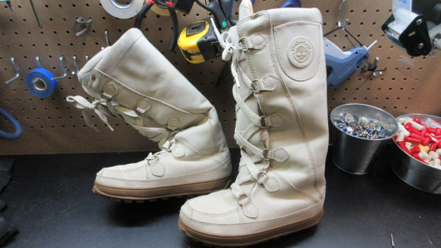 Load image into Gallery viewer, Used Timberland Mukluk Winter Boots - Size 8

