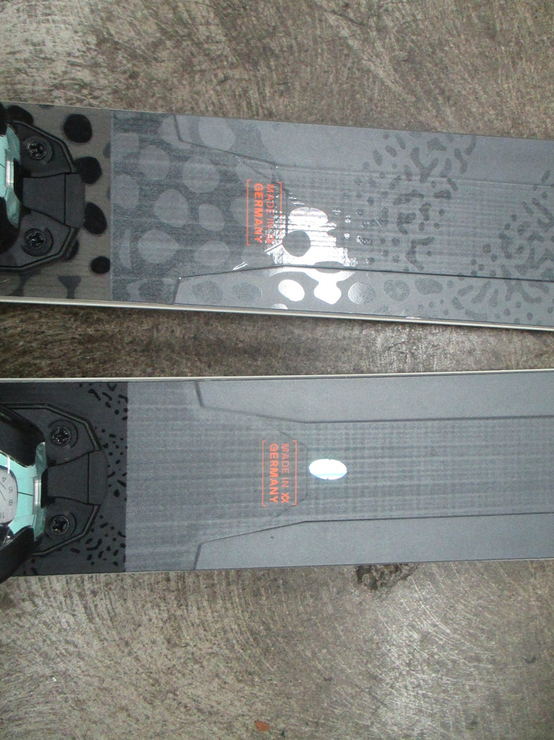 Load image into Gallery viewer, Used Volkl Secret 92 149Cm Downhill Skis W/ Salomon Bindings
