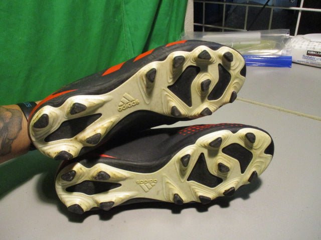 Load image into Gallery viewer, Used Adidas Predator Size Youth 5 Soccer Cleats
