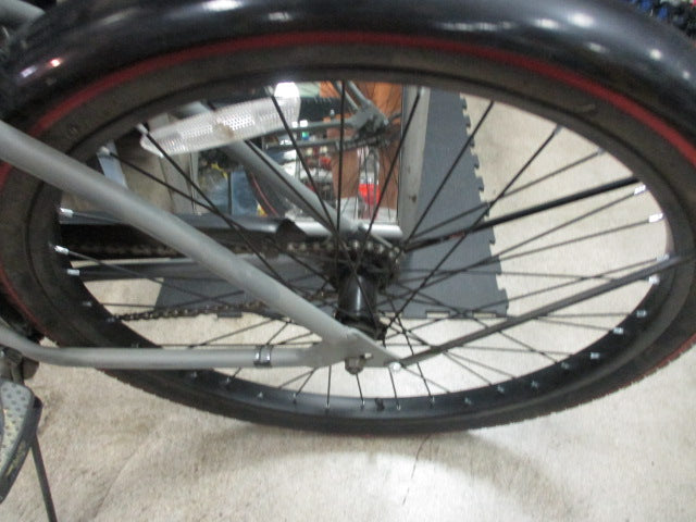 Load image into Gallery viewer, Used Huffy Fairmont 26&quot; Beach Cruiser W/ speedometer
