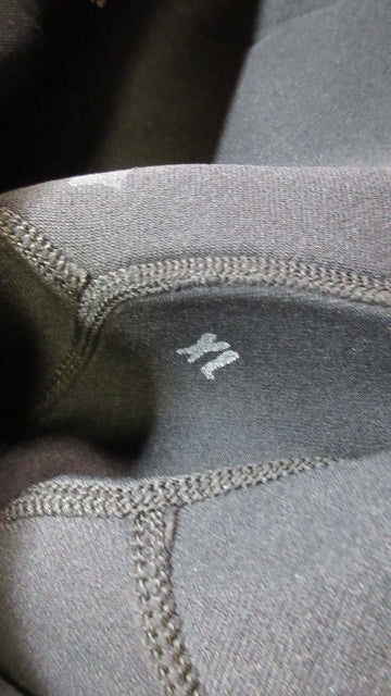 Load image into Gallery viewer, Used Hang Ten Shorty Wetsuit - Size XL
