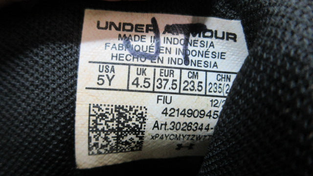 Load image into Gallery viewer, Used Under Armour Football Cleats - Size Youth 5
