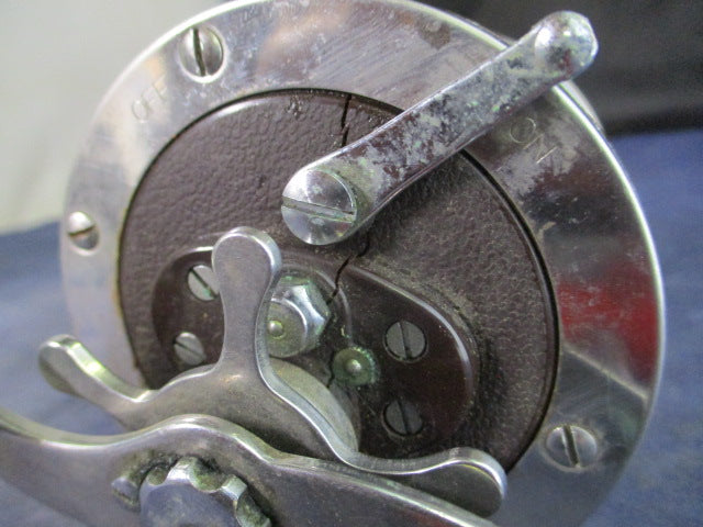 Load image into Gallery viewer, Used Immec 256-D Fishing Reel - has crack
