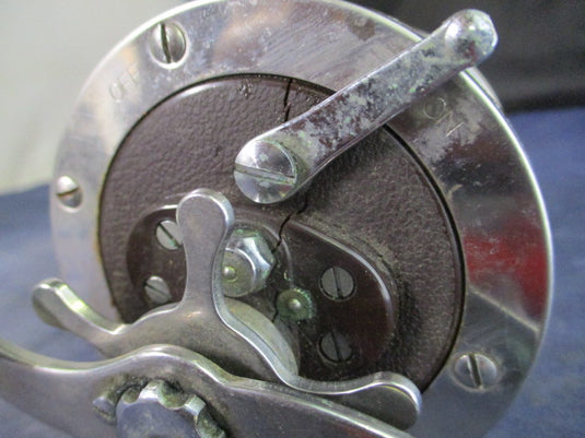 Used Immec 256-D Fishing Reel - has crack