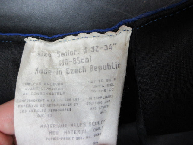 Load image into Gallery viewer, Used Koho Hockey Breezers - Size Senior Medium
