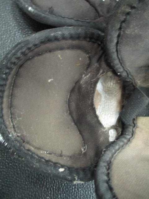 Load image into Gallery viewer, Used Black Catchers Shin Guards - Has Wear See Description
