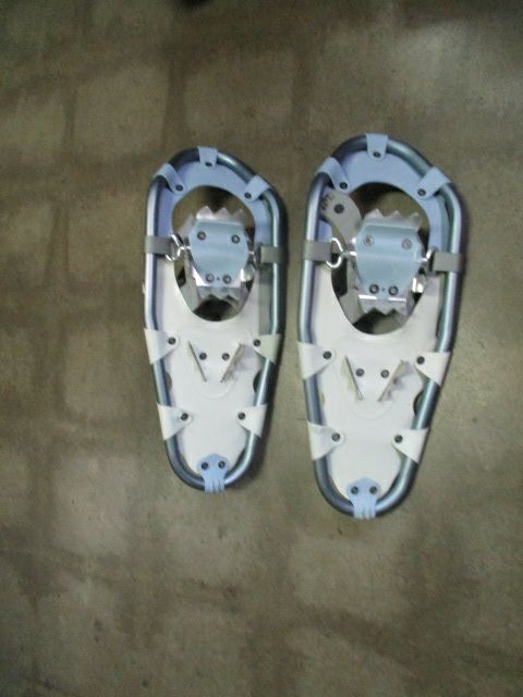 Load image into Gallery viewer, Used Sojourn Tubbs Snowshoes - 21&quot; - small wear on bottom
