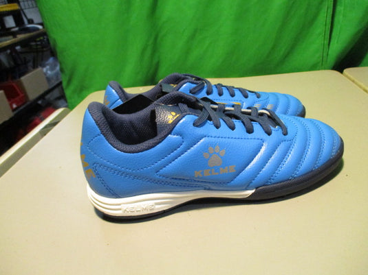 Used Kelme Size 2 Indoor Soccer Cleats