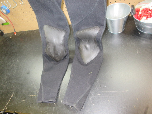 Load image into Gallery viewer, Used O'Neill Wetsuit - Size 6
