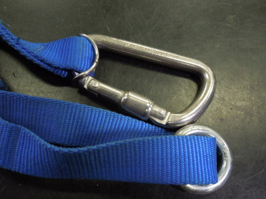 Used Marine Grade D typ Slip Lock Carabiner with Nylon Rope Connected