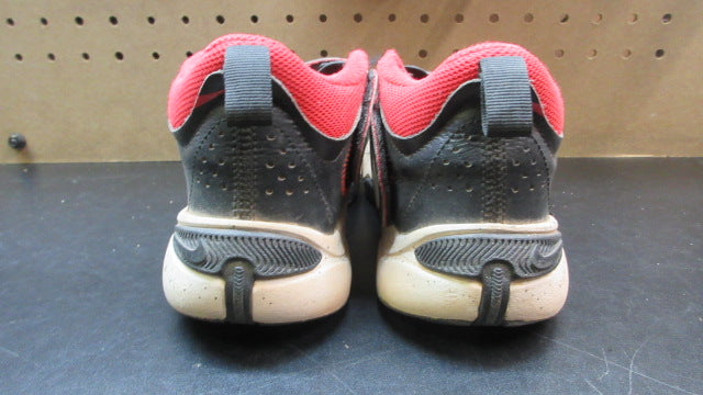 Load image into Gallery viewer, Used Nike Team Hustle D 11 Basketball Shoes - Size Youth 2.5

