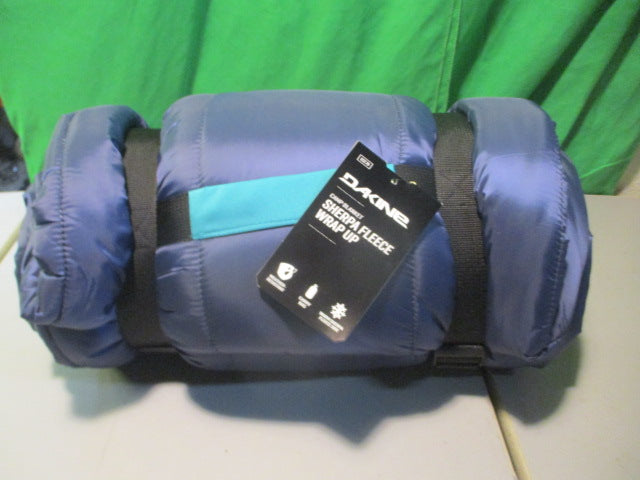 Load image into Gallery viewer, Dakine Sherpa Fleece Wrap Up Camp Blanket

