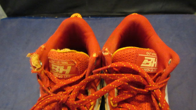 Load image into Gallery viewer, Used Under Armour Harper 8 TPU Cleats Youth Size 4 - wear on ankles
