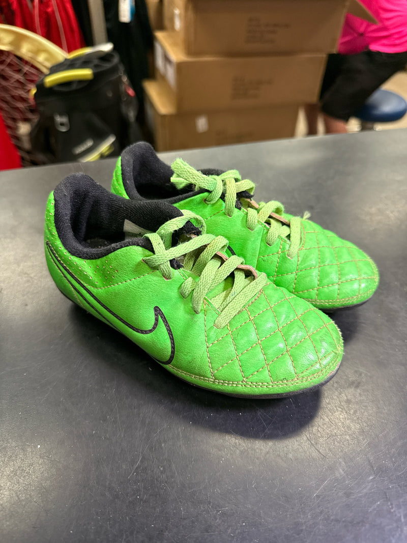 Load image into Gallery viewer, Used Nike Soccer Cleats Size 12C
