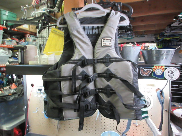 Load image into Gallery viewer, Used Yamaha Life Jacket - Size Adult XXX-Large
