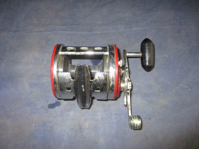 Load image into Gallery viewer, Used Penn Jig-Master no. 500 Fishing Reel
