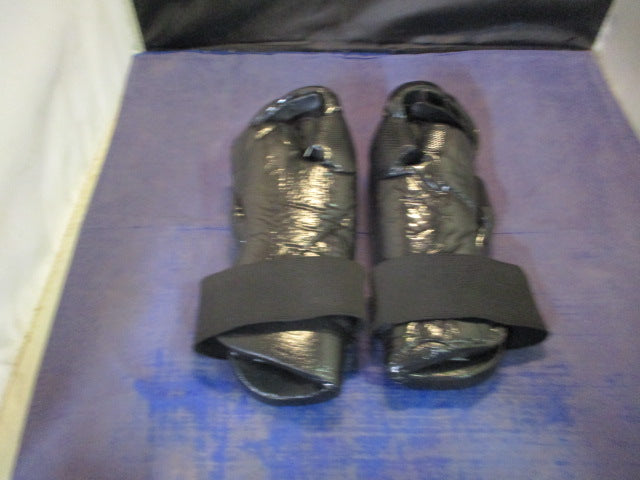 Load image into Gallery viewer, Used Vintage Century Tracer Sparing Gloves Size M/L
