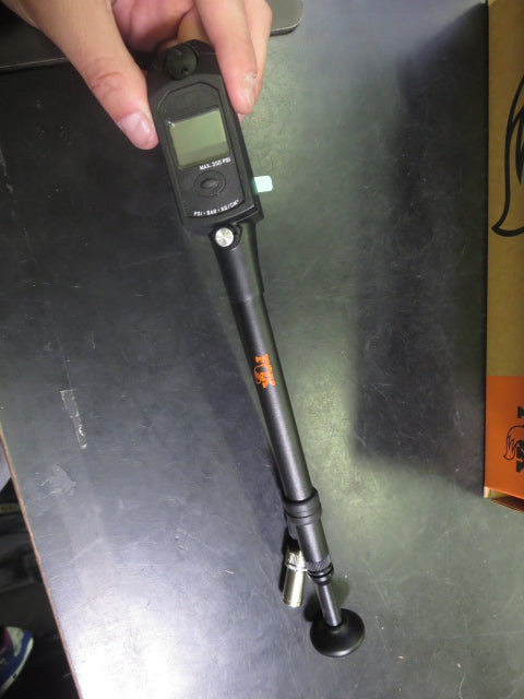Load image into Gallery viewer, Like New Fox Racing High Pressure Digital Pump

