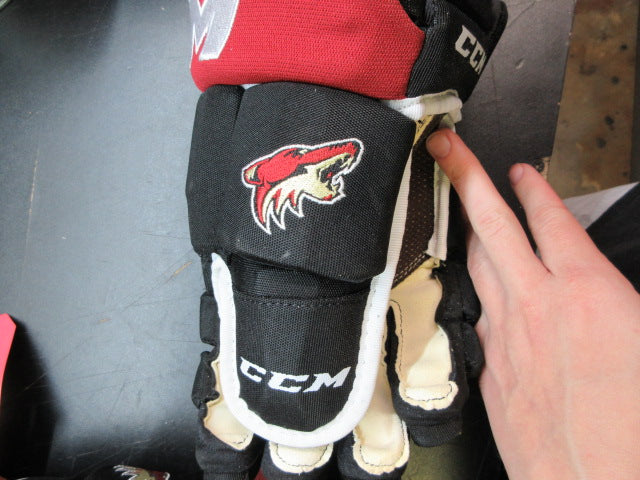 Load image into Gallery viewer, Used CCM Jr Coyotes Hockey Gloves - 15"
