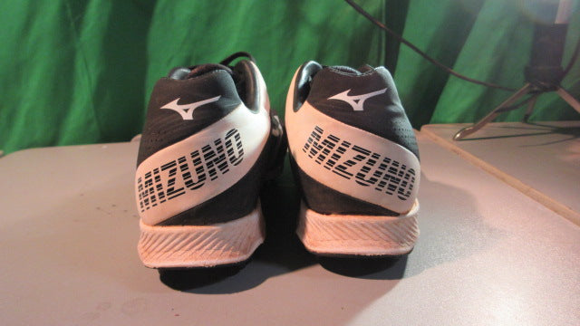 Load image into Gallery viewer, Used Mizuno Wave Finch Lightrevo Youth Molded Fastpitch Cleat - Size 5.5
