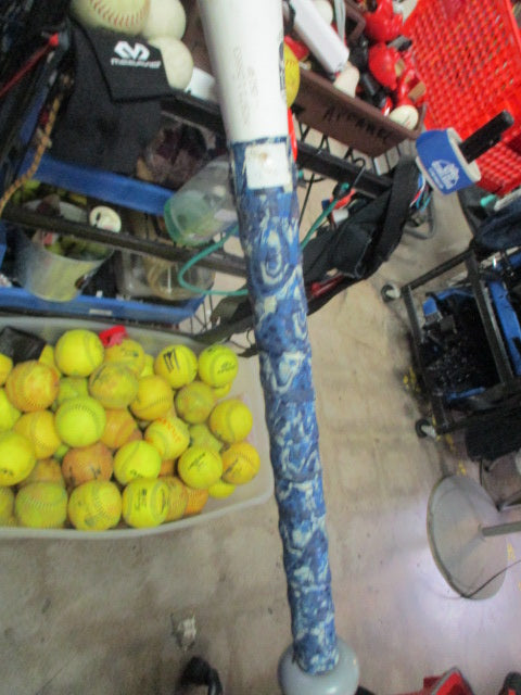 Load image into Gallery viewer, Used Marucci Cat 8 USSSA 28&quot; 20oz 2 3/4 Baseball Bat
