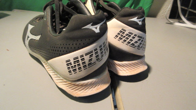 Load image into Gallery viewer, Used Mizuno Youth Wave Lightrevo TPU 4.5Y Softball Cleats
