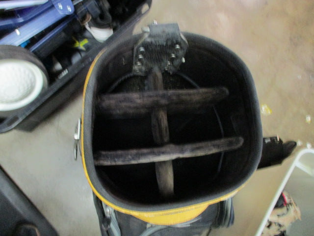 Load image into Gallery viewer, Used Taylormade R5 Hundreds Series Staff Golf Bag
