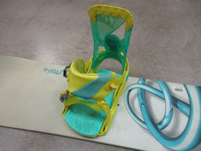 Load image into Gallery viewer, Used Burton Curzer 139cm w/ Salomon Vendetta Bindings Size Small
