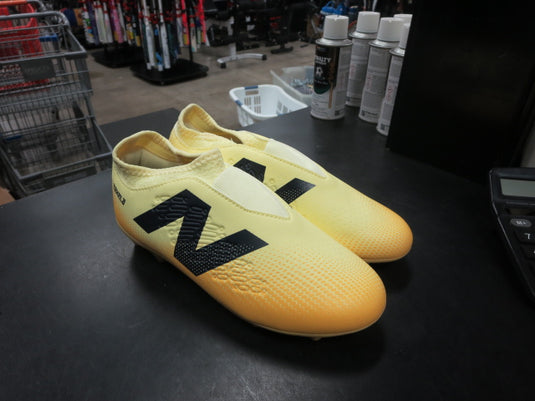 Like New New Balance Tekela Mgique V4+  Laceless Soccer Cleat Size 3