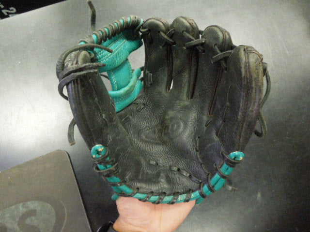 Load image into Gallery viewer, Used Wilson A500 A05RB161075 10.75" RHT Glove
