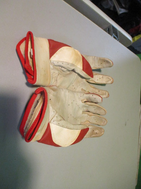 Used Marucci Youth Medium Batting Gloves