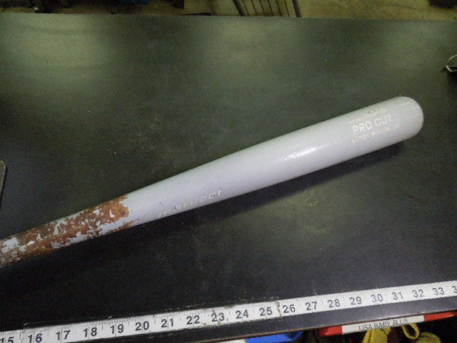 Load image into Gallery viewer, Used Marucci PRO CUT Wood Bat 33 in 30 oz -3
