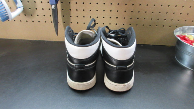 Load image into Gallery viewer, Used Nike Air Jordan 1 High Top - Size 8.5
