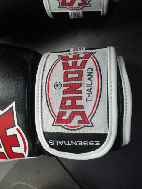 Used Sandee Thailand Esentials 16oz Gloves